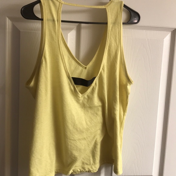 Partial open-back workout tank, size large - Picture 2 of 6